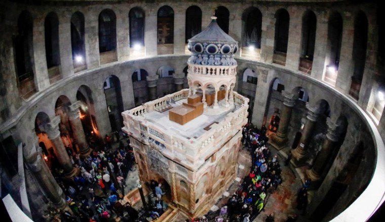 Vuelven a abrir el Santo Sepulcro de Jes&uacute;s tras minuciosa restauraci&oacute;n en Jerusal&eacute;n