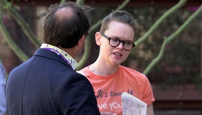 Gay protesta en conferencia y Pastor aprovecha para evangelizarlo: &ldquo;Te amamos&rdquo;