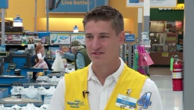 Empleado es tocado por Dios y paga compras de familia en el mercado: “Quisiera bendecir”